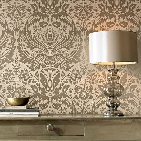 Read more about the article Metallic Wallpaper Silver Gold Copper Bronze Adds Shimmer Drama